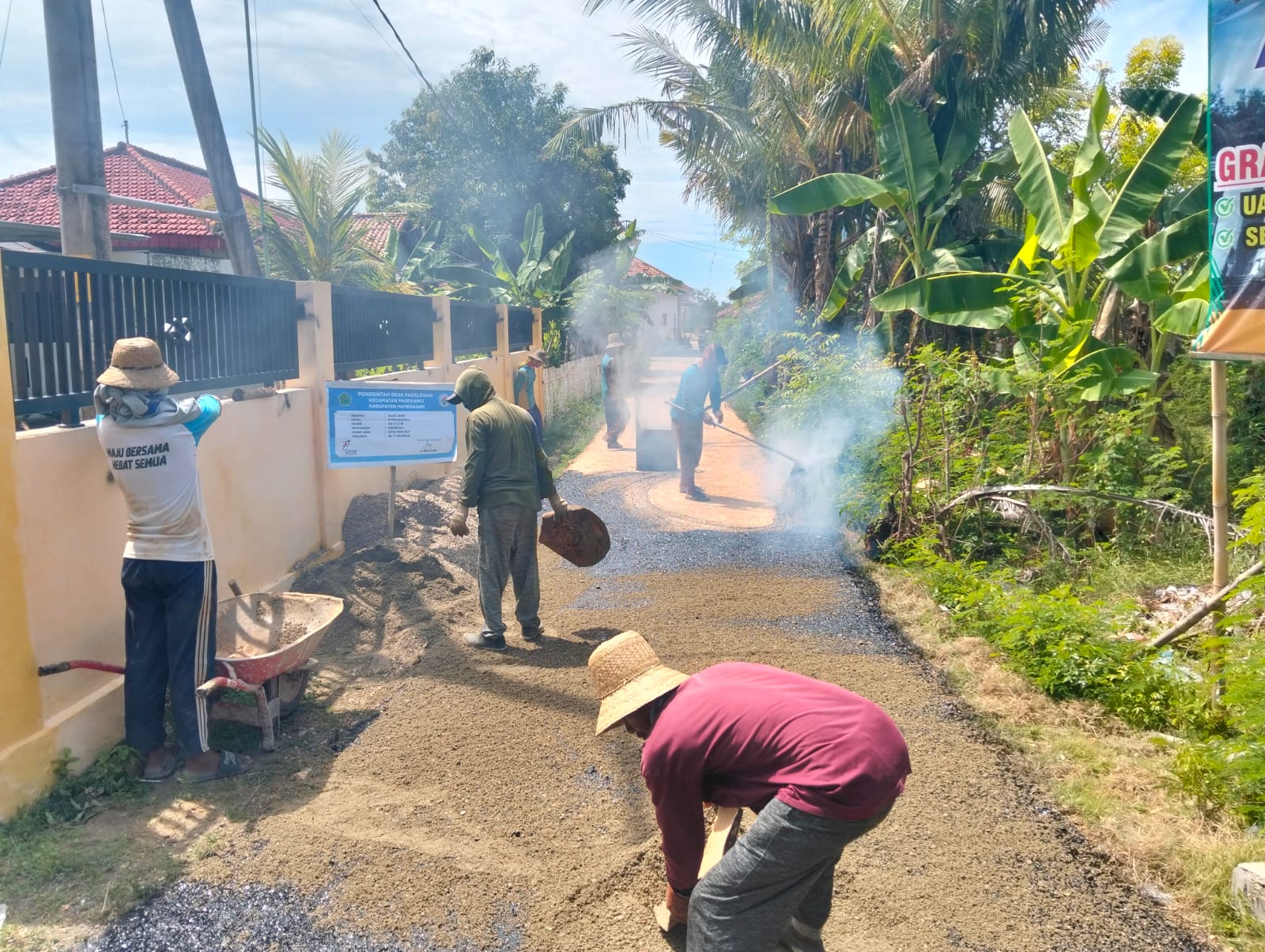 Pembangunan Jalan Lapen Dusun Bangkal Tingkatkan Akses Warga